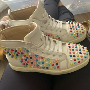 Red bottom Christian Louboutin size 7 never worn, cleaning out my closet.